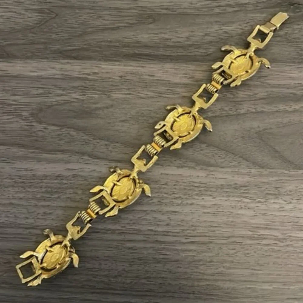 1950’s Vintage Crushed Jade Turtle Bracelet Gold Tone Classic Clasp Closure - Picture 3 of 7